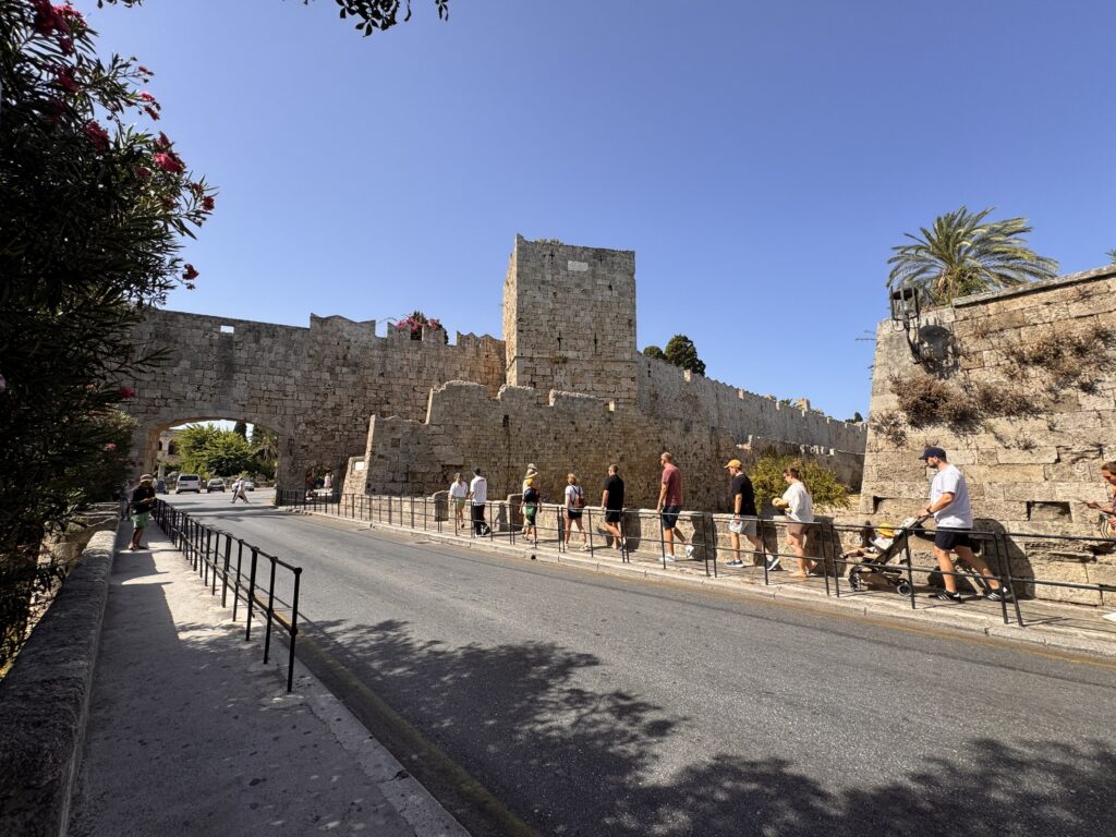 Uitzicht op de oude stad van Rhodos