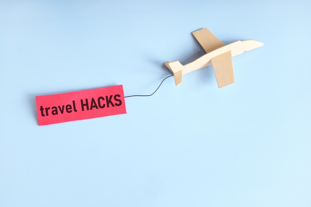 vlieger met bericht aan travel-hacks 